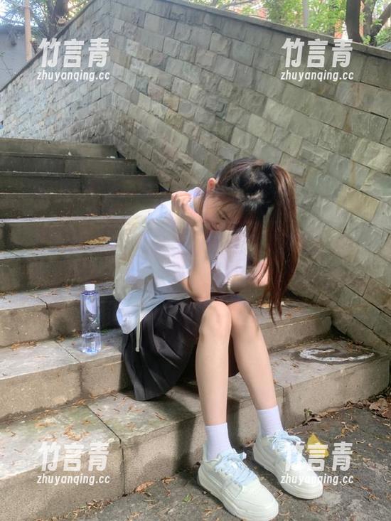 秀人网 - 让人心动的沫晓伊baby比基尼套图，超值资源分享无极限
