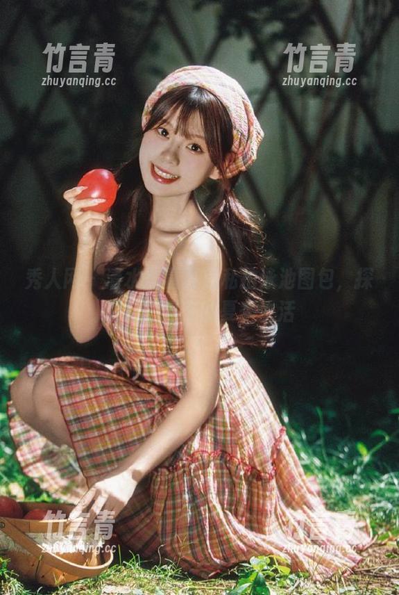 秀人网 - 清水美嘉夏日私拍泳池图包，探索轻松自在的夏季生活