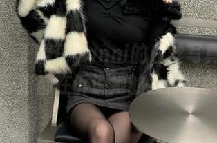 秀人网 – 王馨瑶yanni的白丝写真图包：每一张都在诉说她的独特故事！