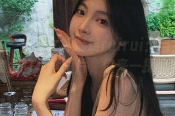 秀人网 – 长腿女神瑞瑞ruirui：与您分享她迷人的写真图片，快来一探究竟！
