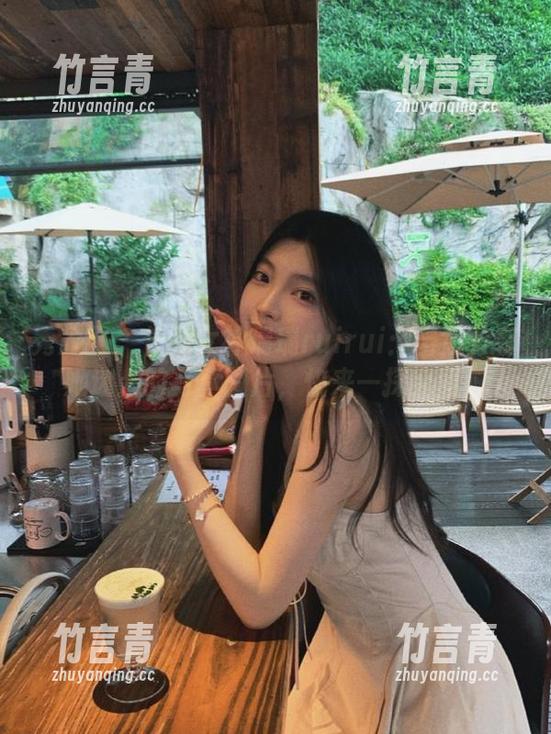 秀人网 - 长腿女神瑞瑞ruirui：与您分享她迷人的写真图片，快来一探究竟！