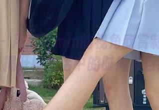 秀人网 – 用草莓mm的视角欣赏制服美图，揭开她生活中的时尚与自由