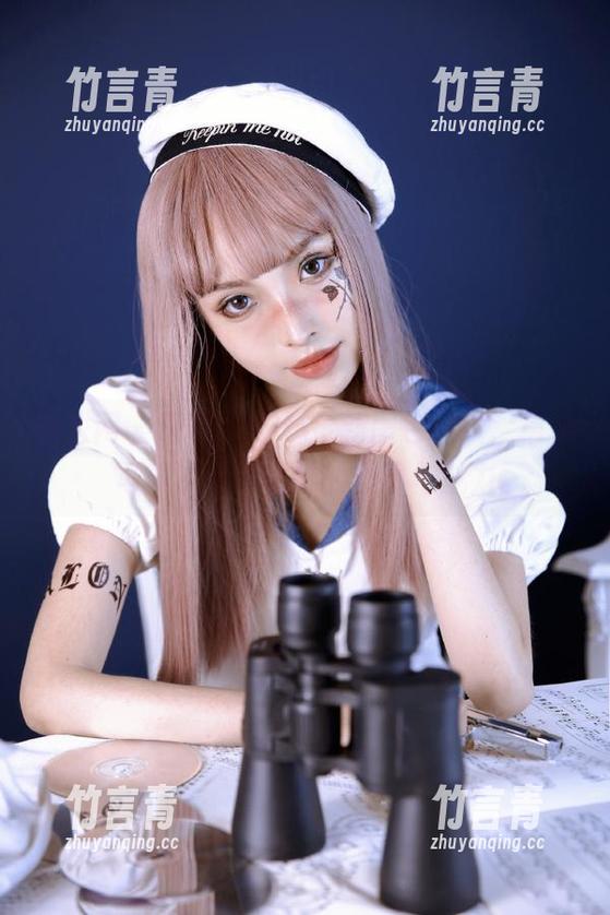 秀人网 - 草莓zz妹妹全新图包上线，精美写真资源定格她的青春与魅力