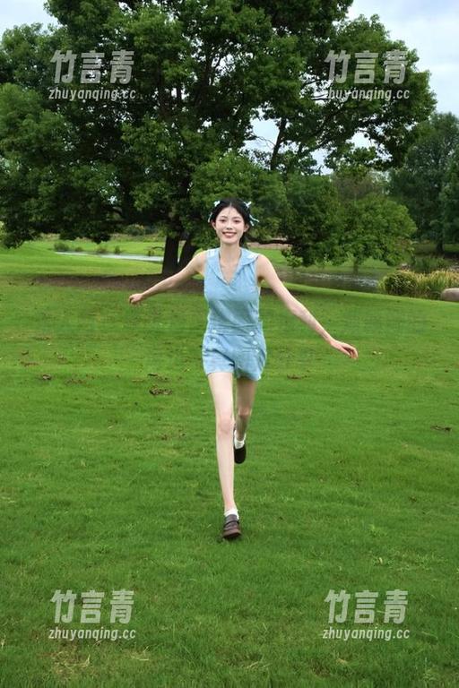 秀人网 - 享受海风拂面的福利，郑颖姗的海边写真图片分享