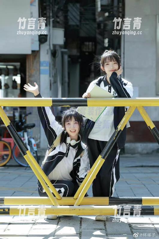 秀人网 - 雨儿baby套装作品集：专属写真艺术，免费下载全新体验