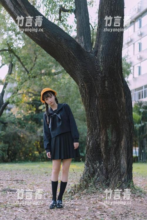 秀人网 - 一见钟情！雨瞳Yoyo黑丝图集中的作品让人忍不住想多看几遍的诱惑。