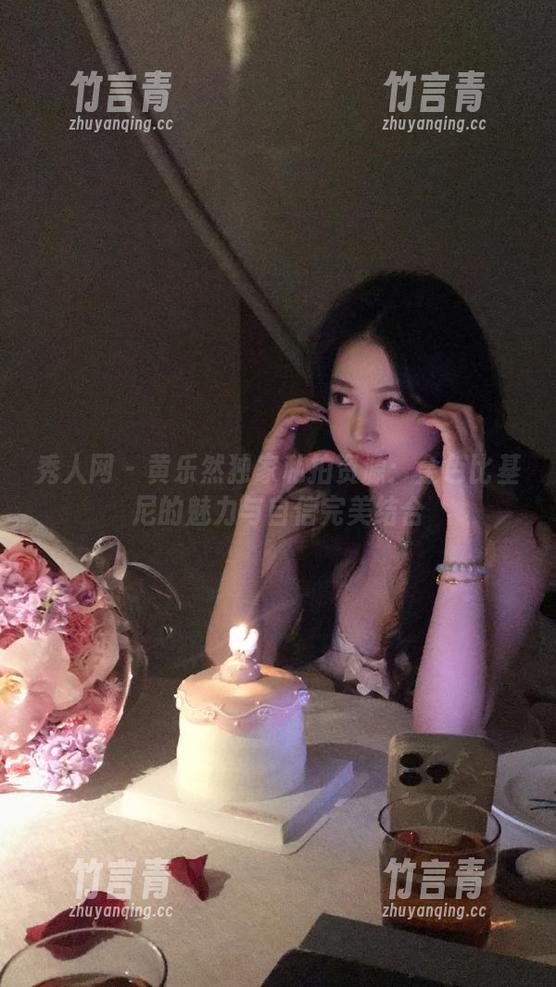 秀人网 - 黄乐然独家私拍资源：金色比基尼的魅力与自信完美结合