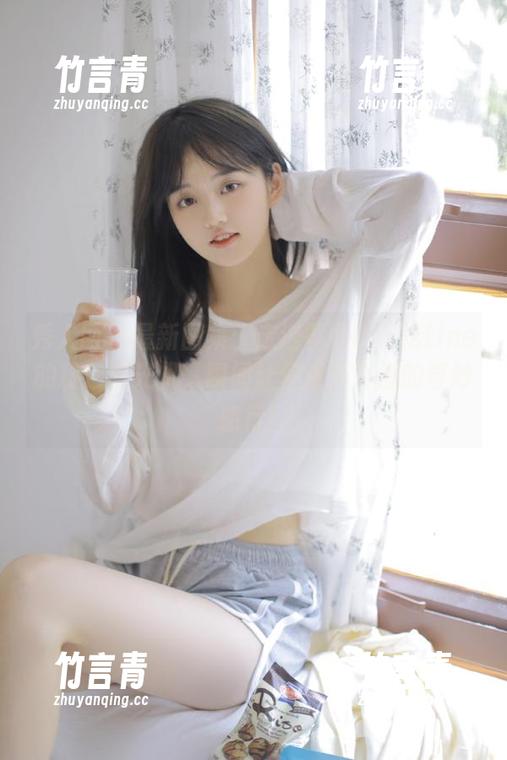 秀人网 - 最新图集：走进黄可Christine的粉色时光机，瞬间让你青春洋溢的奇妙旅行！