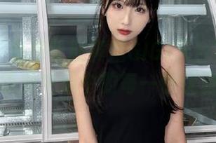 秀人网 – 免费领取黄婧GIGI天台写真图包，感受生活中的每一份优雅！