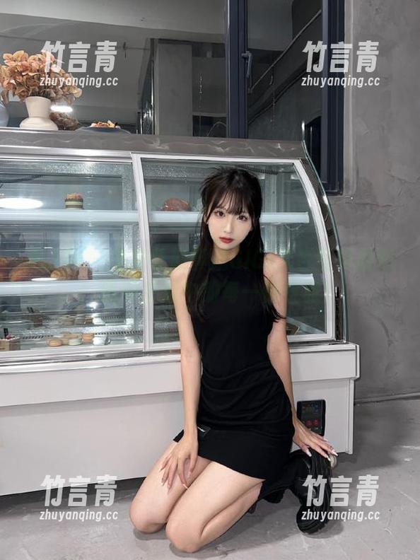 秀人网 - 免费领取黄婧GIGI天台写真图包，感受生活中的每一份优雅！