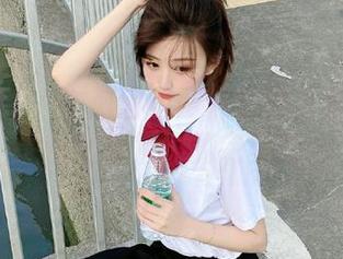 稚乖画册 – 生煎团团网袜套图合集：探索她优雅与魅惑的完美结合
