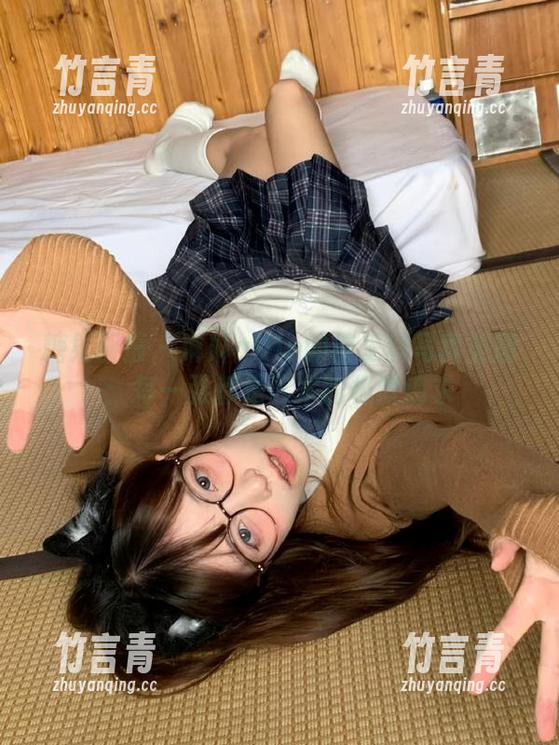 糖果画报 - 琳琳ailin的裤里丝写真美图：每一张都是艺术的极致追求