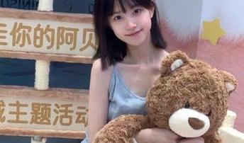 紧急企划 – 小婕裸足主题的写真作品：图库中展现的灵动之美