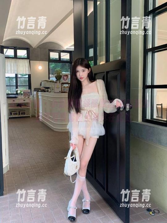 紧急企划 - 小恩带你领略黑丝JK的魅力，独家写真套图合集尽在此处