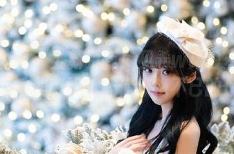 紧急企划 – 全新更新！见希w用白丝学生服演绎唯美瞬间，让你惊艳不已的作品！