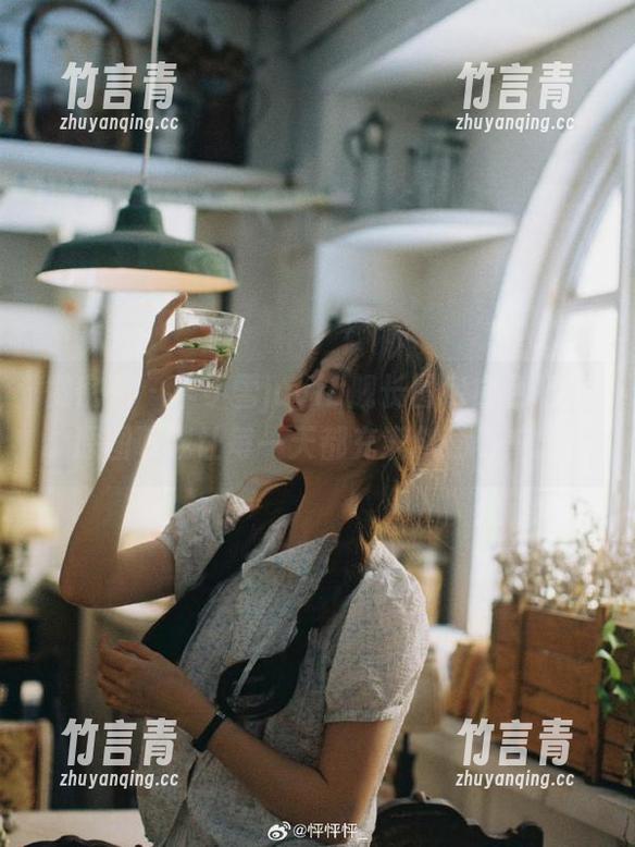 微密圈 - 羊小雪juvia舰长图包白色私房，原图下载让每一天都充满创意与美感！