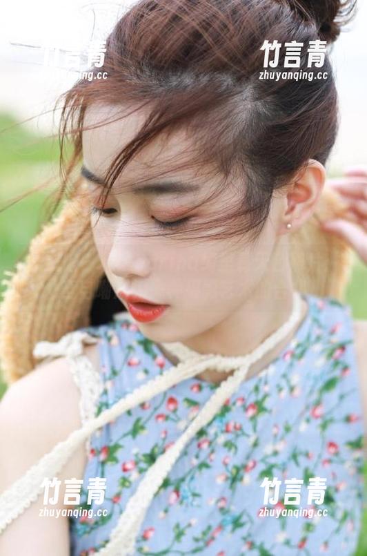 美媛馆 - 精选Carina绮里嘉天台照片：当自嘲成为一种摄影艺术的合集