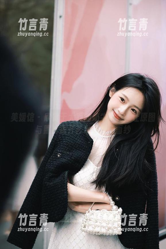 美媛馆 - 欣赏于大乔的奶牛写真：让原图与照片揭开艺术的神秘面纱