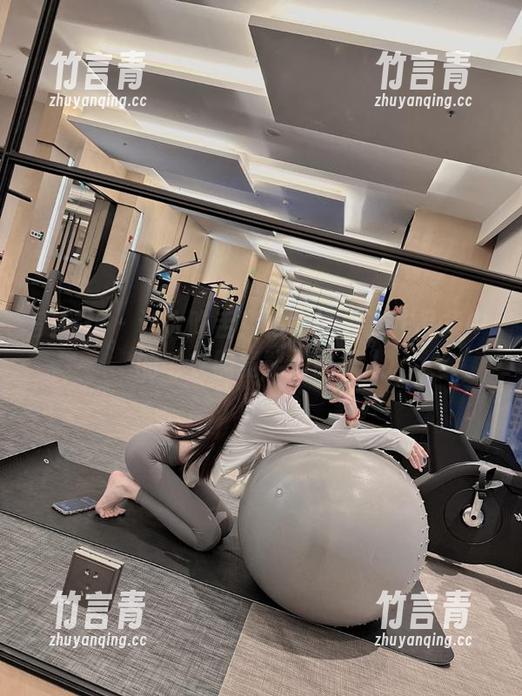 美媛馆 - 让人咋舌！田孝媛最新作品集中的毛衣照竟能如此撩人