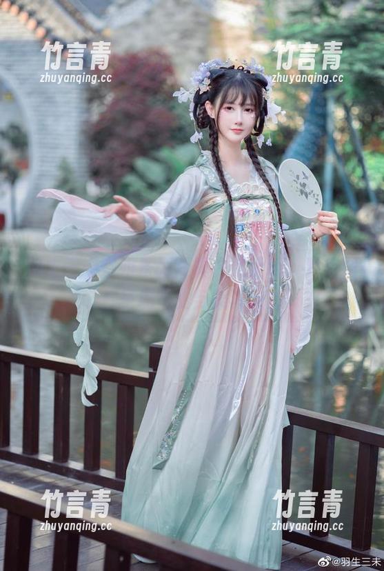 羽生三未空姐系列写真在线上线，梦幻图片呈现专业与美丽交融