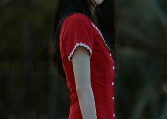艺图语 – 伊伊的白裙美图合集，高清瞬间捕捉她那宛如仙子的优雅与灵动