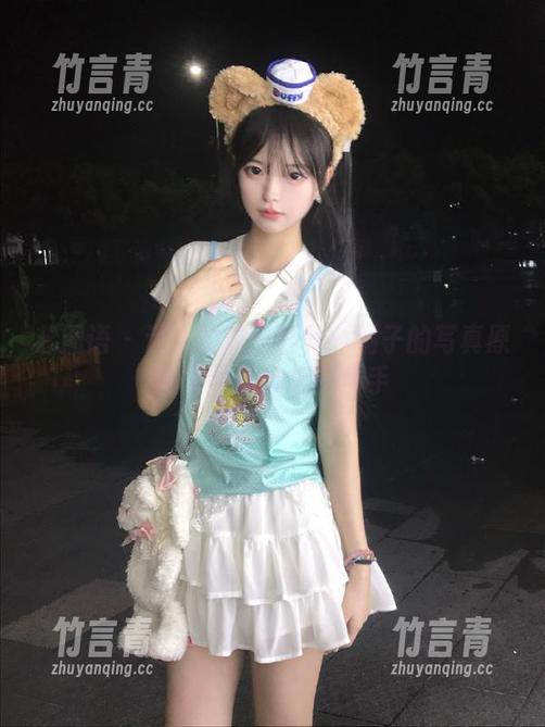 艺图语 - 迷人的豹纹世界：橘子的写真原图壁纸让你爱不释手