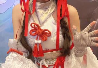 记录芊川一笑MNK的短裙风情，精致套图让你爱不释手！