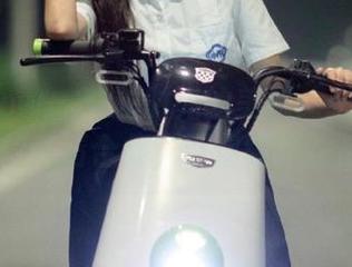 花漾show – 穿越时光的美丽：张思允Nice裤里丝高清合集，带你领略独特风采！