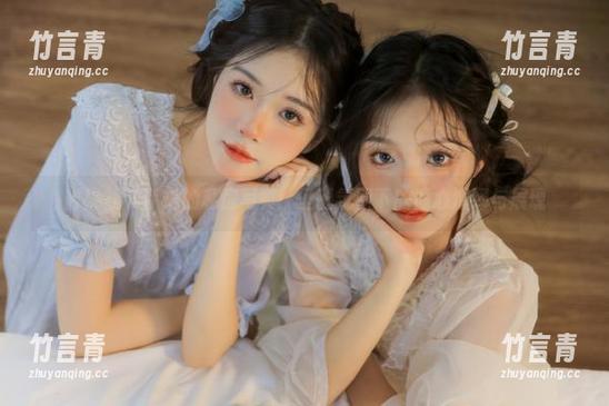 蜜桃社 - 伊琳的私房写真：圣诞氛围下的倾心演绎与展现