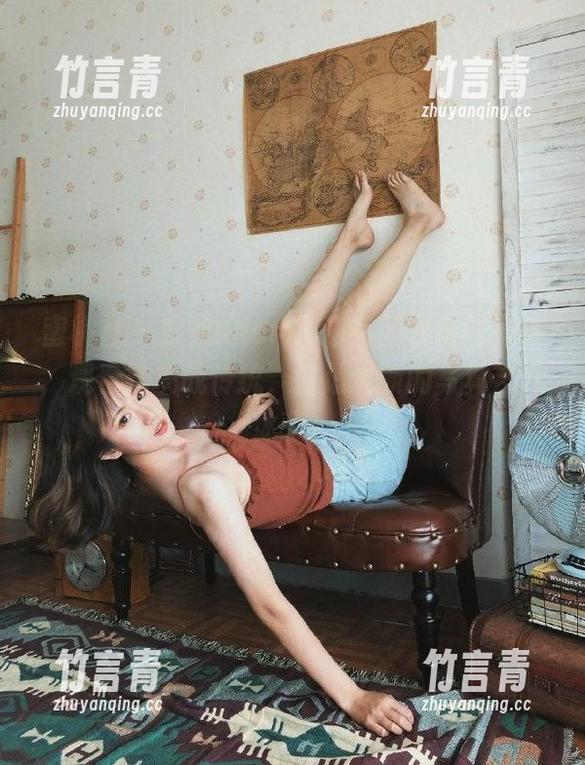 蜜桃社 - 雪梨sherry浴室图包强势来袭，观看她挑战传统，打造全新的写真艺术体验！