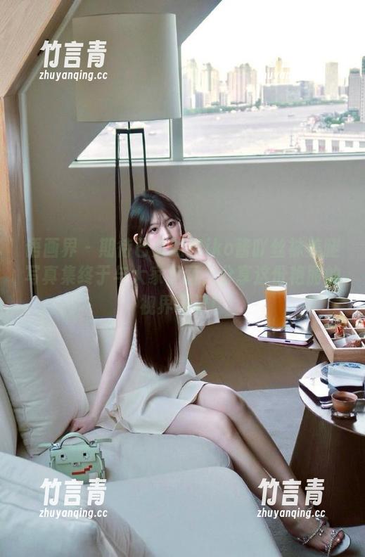 语画界 - 期待已久的Miko酱吖丝袜美腿写真集终于与大家见面，分享这份艳丽的视界印记！