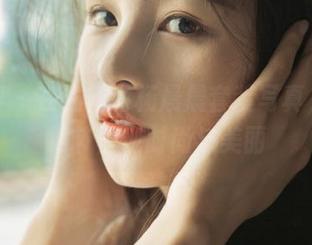 语画界 – 在线畅游杨晨晨套装写真，高清细节呈现时尚与美丽