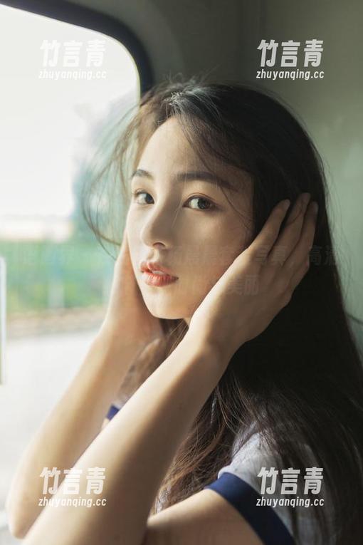 语画界 - 在线畅游杨晨晨套装写真，高清细节呈现时尚与美丽