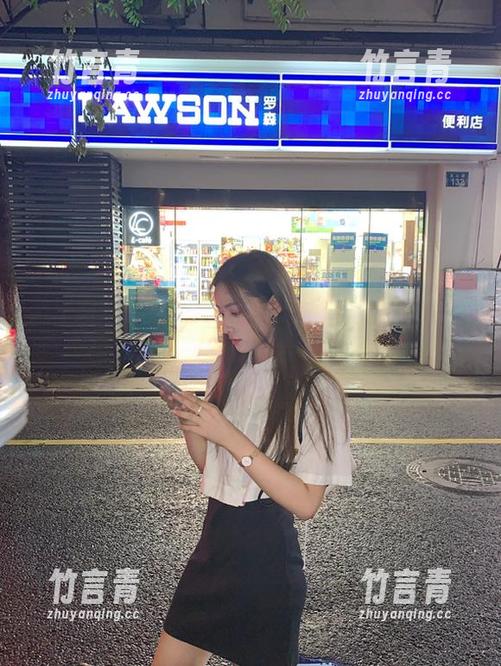 微密圈 - 静谧修女风格，轩子巨二兔的写真图包精彩合集