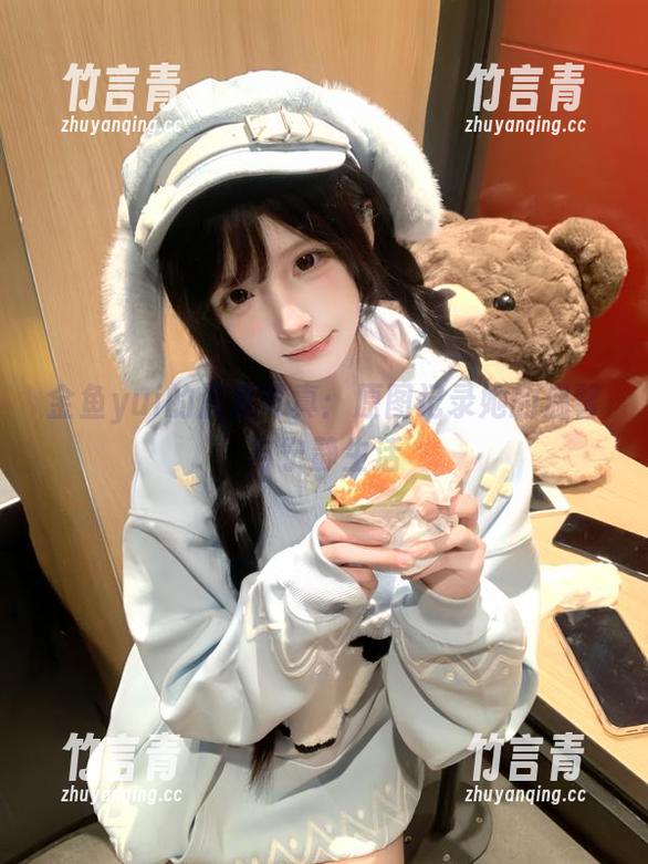 金鱼yui的居家写真：原图记录她的温馨与宁静生活