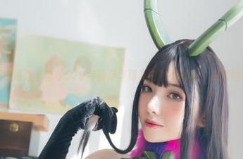 欣赏雯妹不讲道理全套《520特辑豪华版》白衬衫写真，探索她的时尚视角