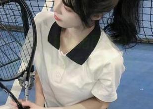青豆客 – 在汪佩妮泳池图集中，免费下载她的夏日清新写真特辑！
