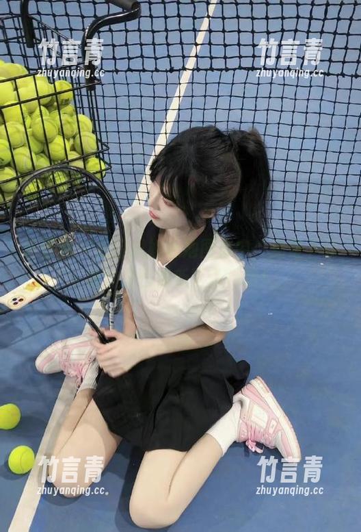 青豆客 - 在汪佩妮泳池图集中，免费下载她的夏日清新写真特辑！