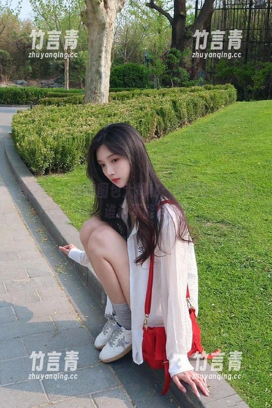 青豆客 - 私房图包大揭秘：罗婉莹的JK瞬间，谁说不能自嘲？