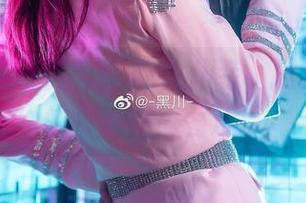 下载黑川的小恶魔本-女仆装，拥有属于你的可爱写真图片！